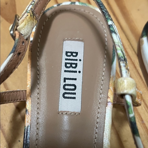 Anthropologie Bibi Lou Floral Pointed Slingback  with Gold Crystal Buckle - Picture 3 of 15